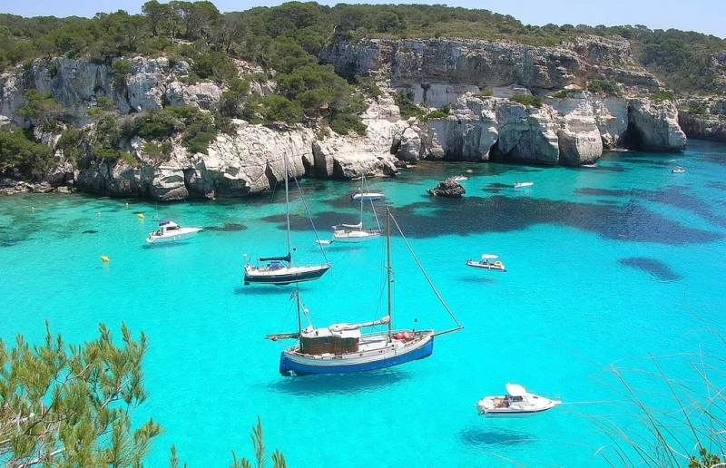 Menorca: playas vírgenes y paisajes cautivadores