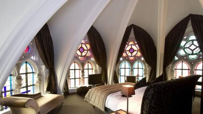 Monasterios convertidos en hoteles: Un ambiente místico