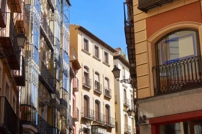 Descubriendo alojamientos en ciudades históricas