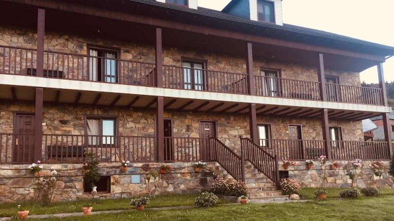 Alojamientos En Entorno Rural Los Trobos