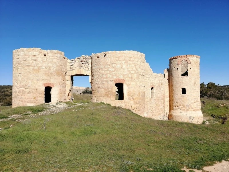 Castillo de Luján en Saelices (en restauración)
