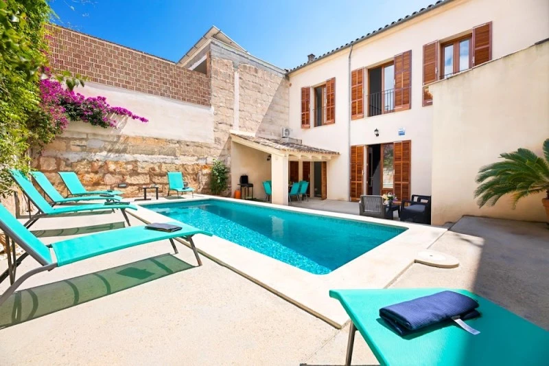 Charming House Booking S.L
