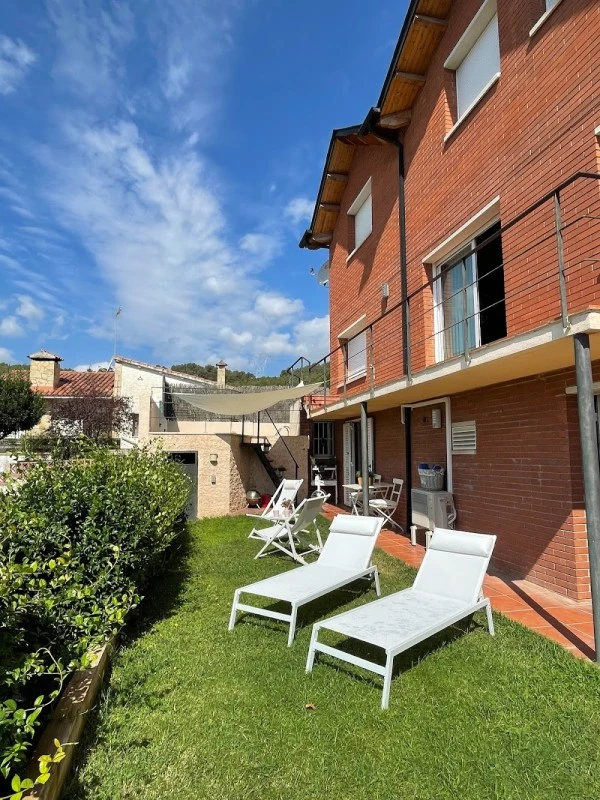 Gemma's Place, Apartment with garden + pool near Barcelona