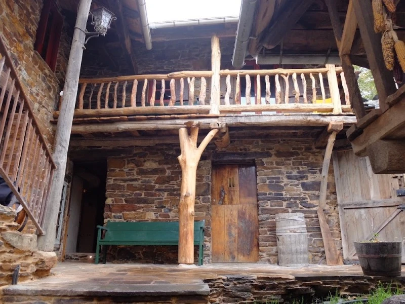 Casa Quiñones. Apartamentos turísticos. Navia de Suarna