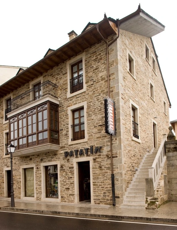 HOSTAL RAÍCES