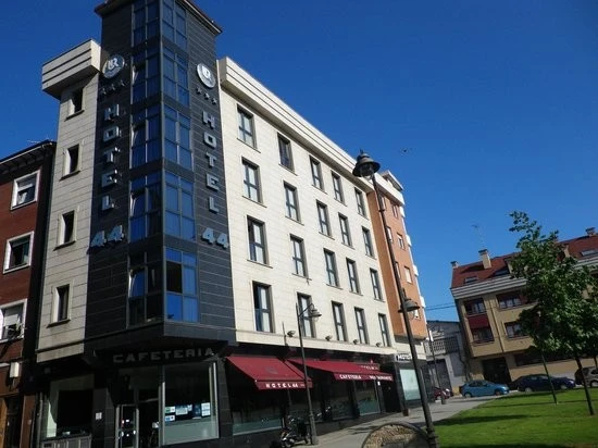 Hotel 44