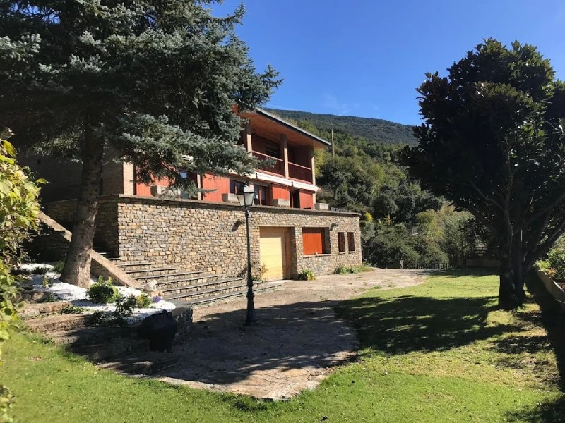 Lo lladoner - Casa turística en Sort