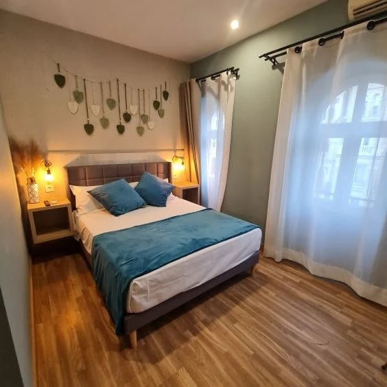 Luxury Green Madrid Hostal