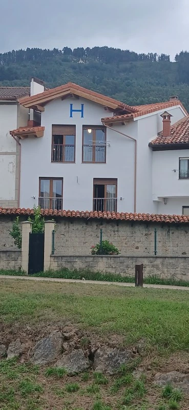Villa de Salas Alojamientos