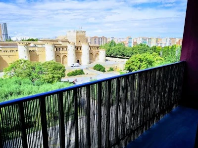 La balconada de la Aljafería