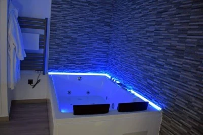Alojamientos Lola. Suites con jacuzzi