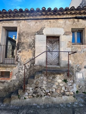 Casa a la plaça Major, 3 (Vilaür)