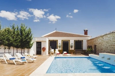 Complejo Rural en Porcuna Jaén - Villa en plena campiña andaluza - Piscina y chimenea
