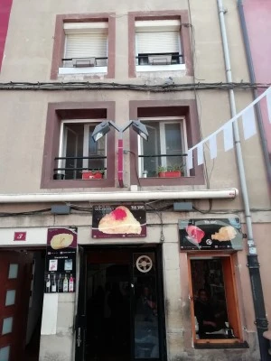 Laurel Apartment