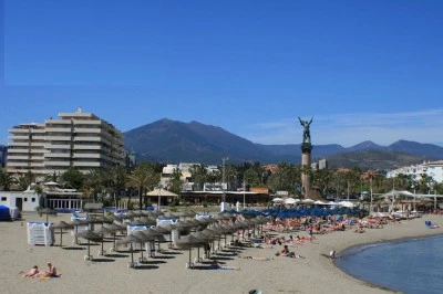 Marina Banús Frontline Beach