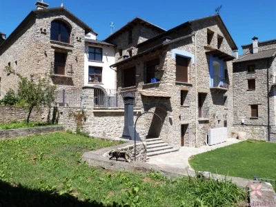 Casa Dieste. Apartamentos Turísticos en Boltaña