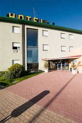 Tresavotel S L