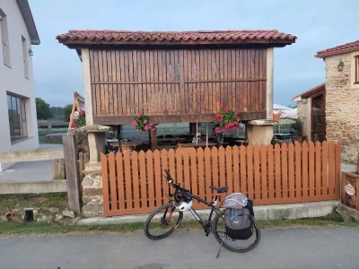 El Aleman Albergue i Cafetería